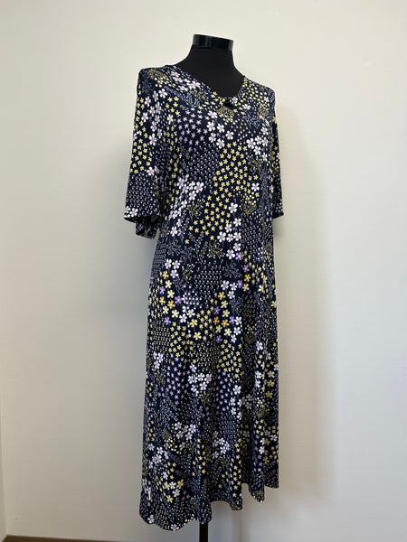 Ladies Adaptive Dress With Knotted Collar